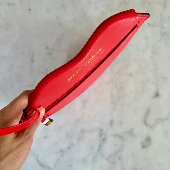 Betsey Johnson Lips Flat Patent Faux Leather Wristlet Clutch Wallet - Picture 3 of 6